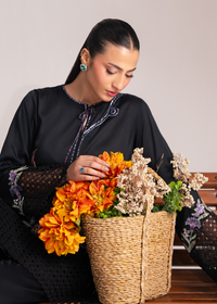 Nora Black Festive Pret