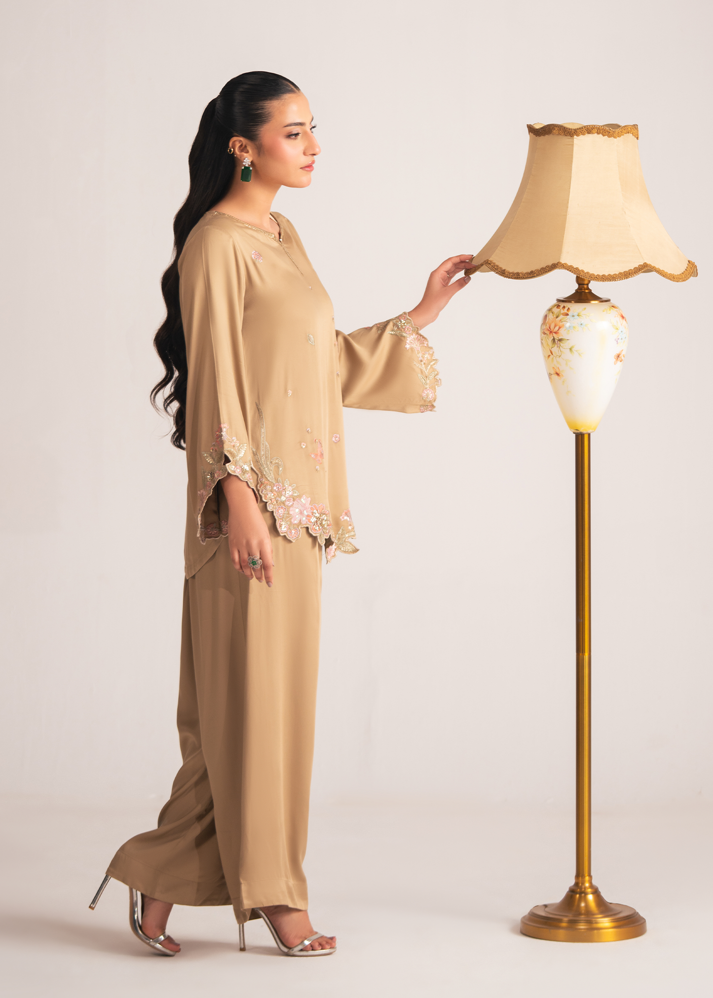 Ora Beige Festive Pret