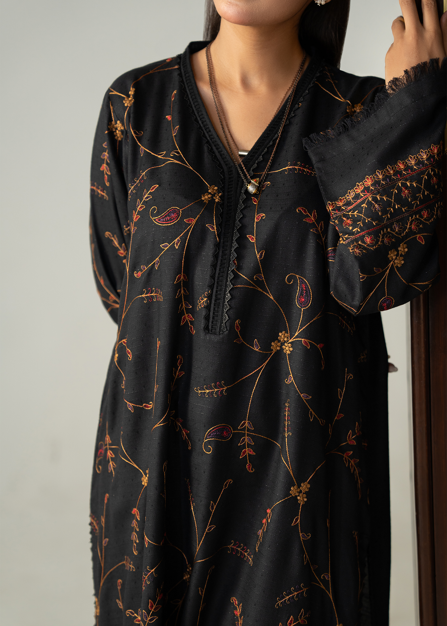 Black embroidered Dhanak Suit - long
