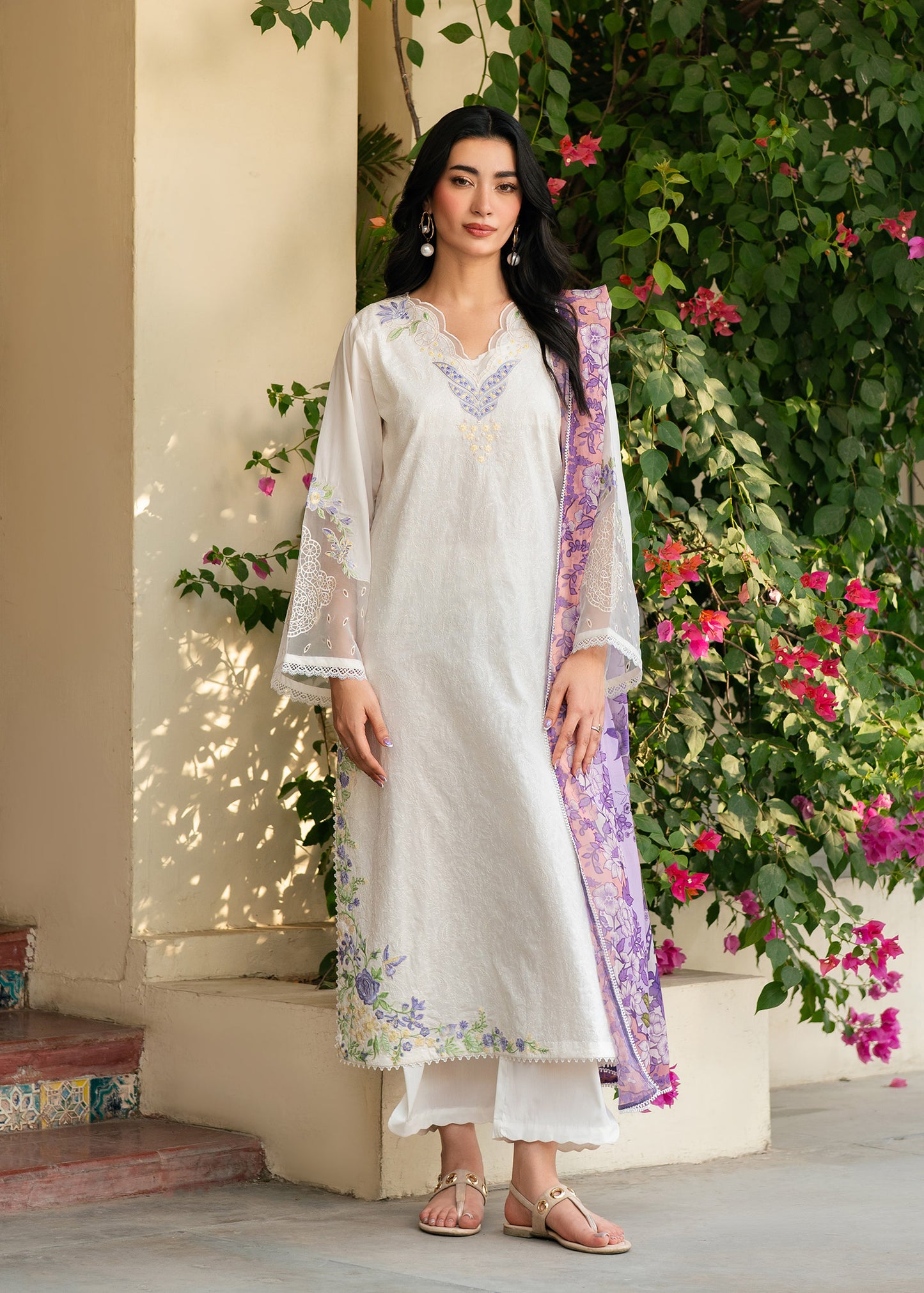 Ari White Festive Lawn