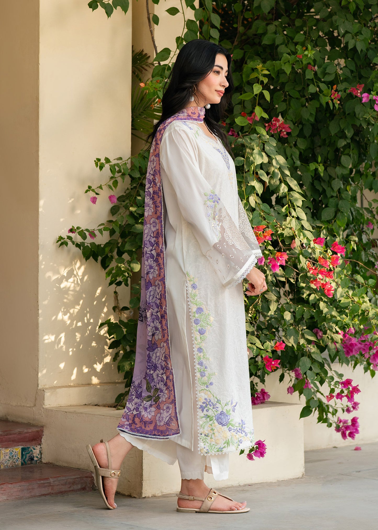 Ari White Festive Lawn