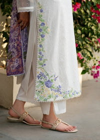 Ari White Festive Lawn