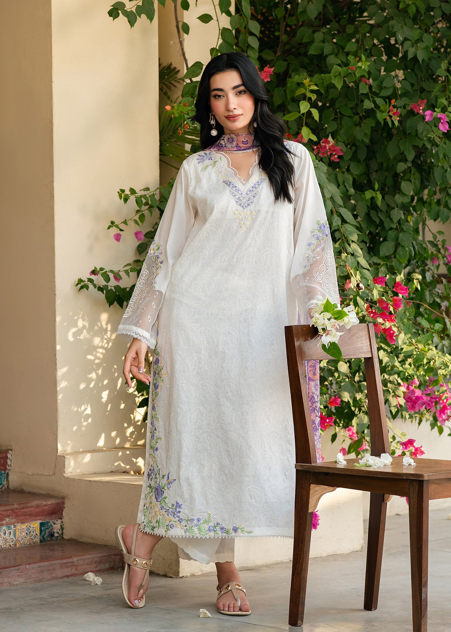 Ari White Festive Lawn