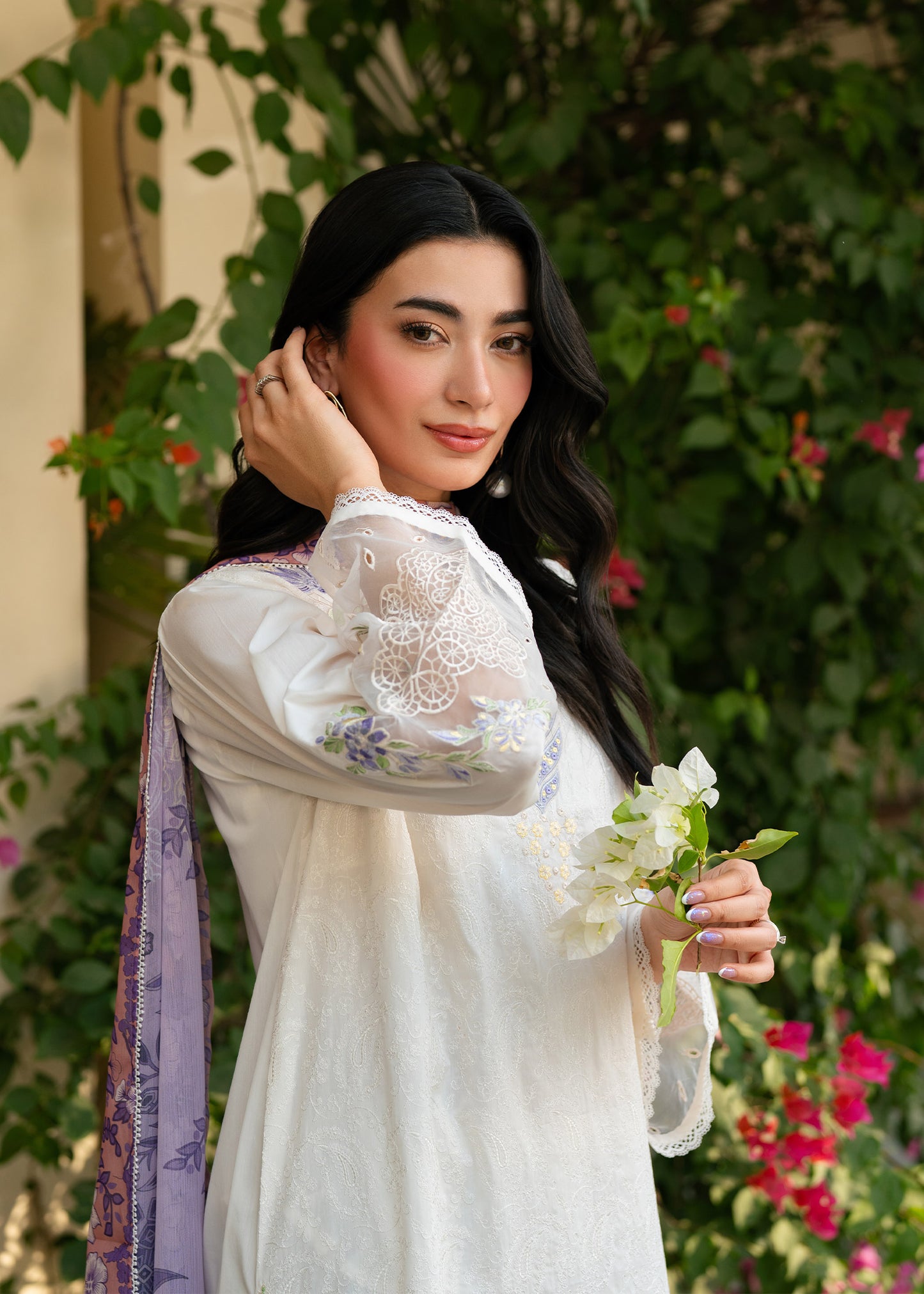 Ari White Festive Lawn